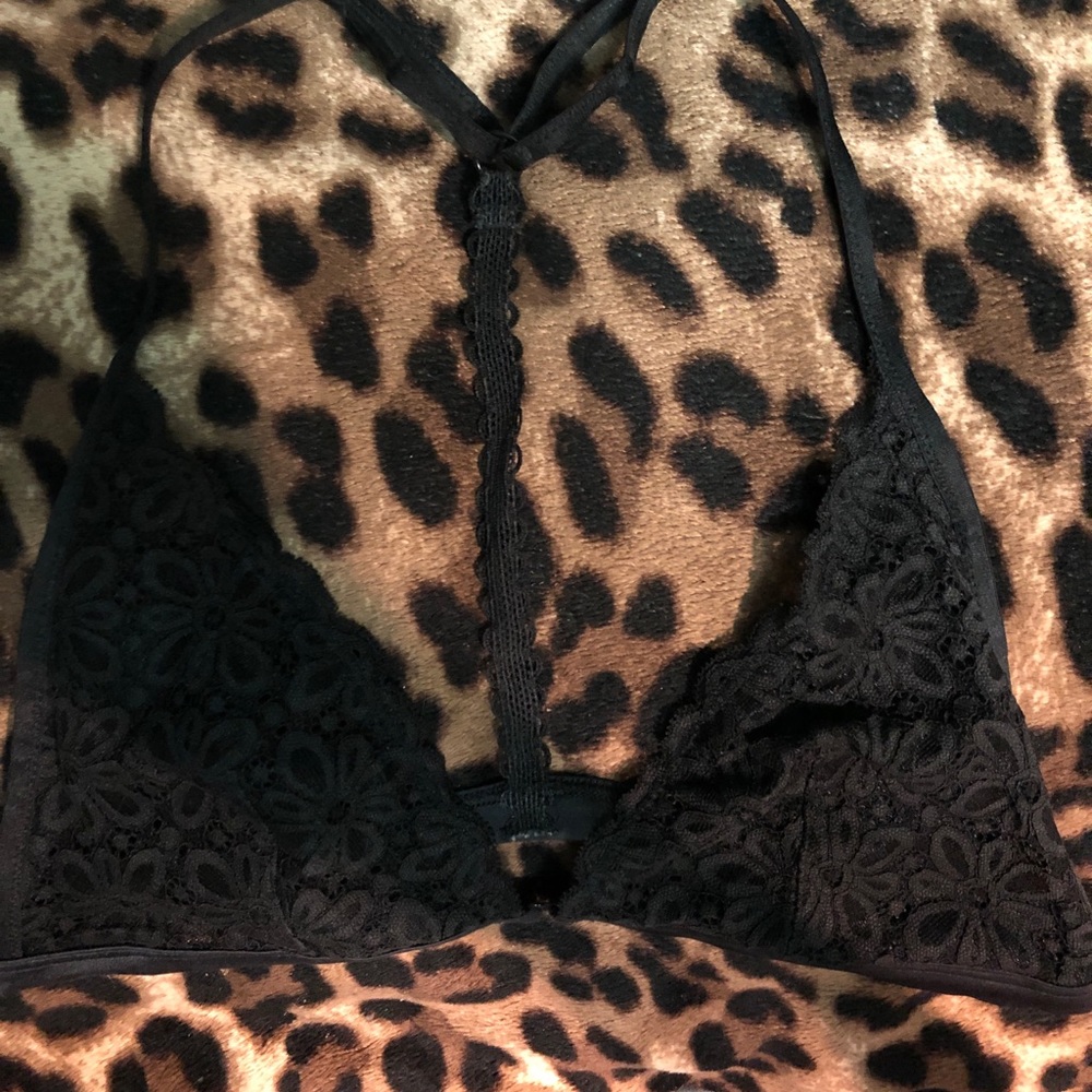 Black Victoria’s Secret bralette size S